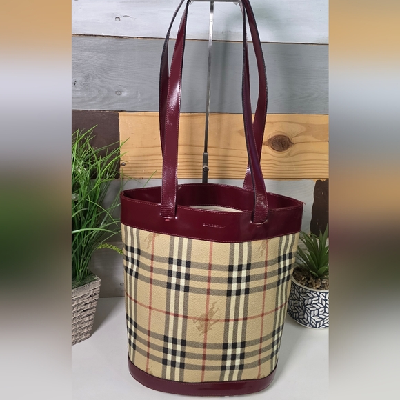 Burberry Haymarket Check bucket-style shoulder bag - Picture 1 of 17